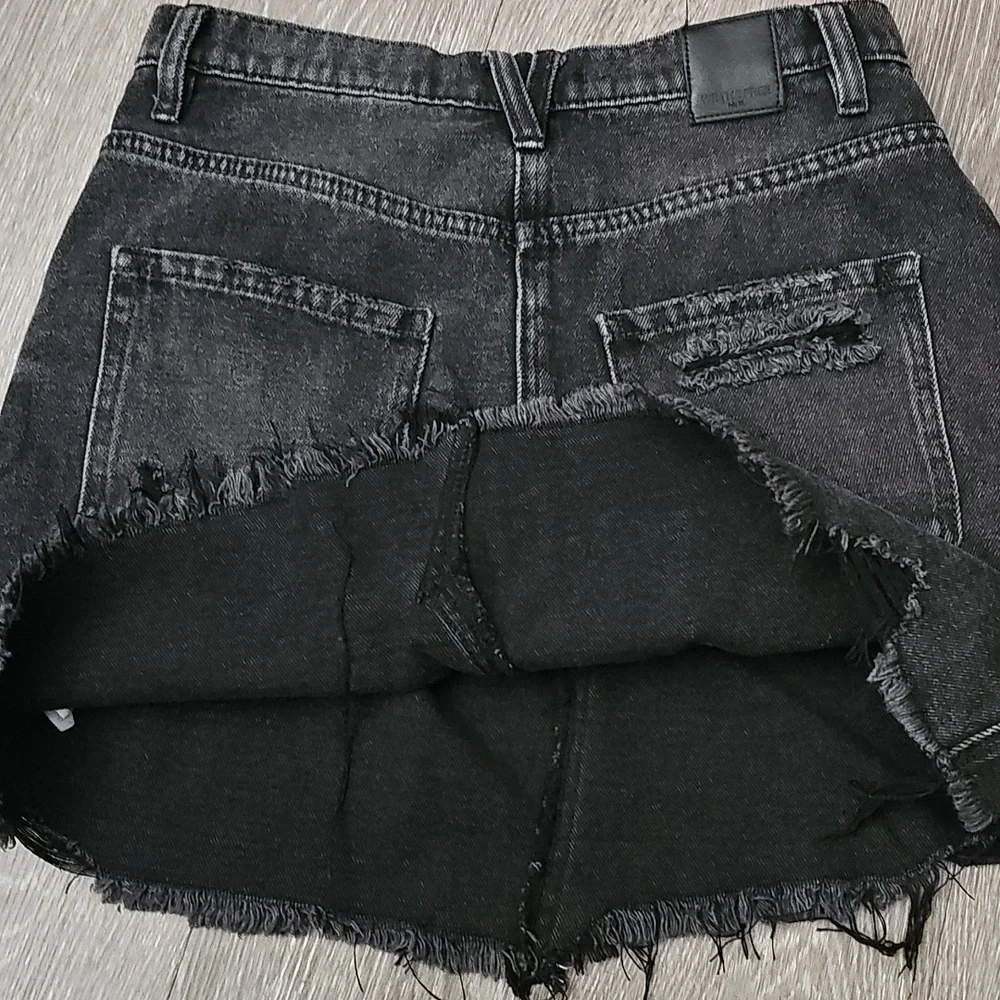 WE THE FREE Black Denim Distressed Skirt. So Cute. Sz 29 Womens!!